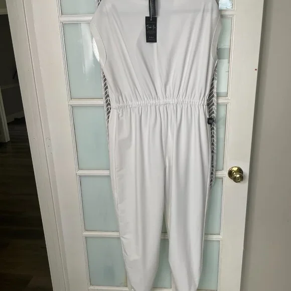 Norma Kamali | Sleeveless Cargo Jumpsuit - Picture 4 of 5